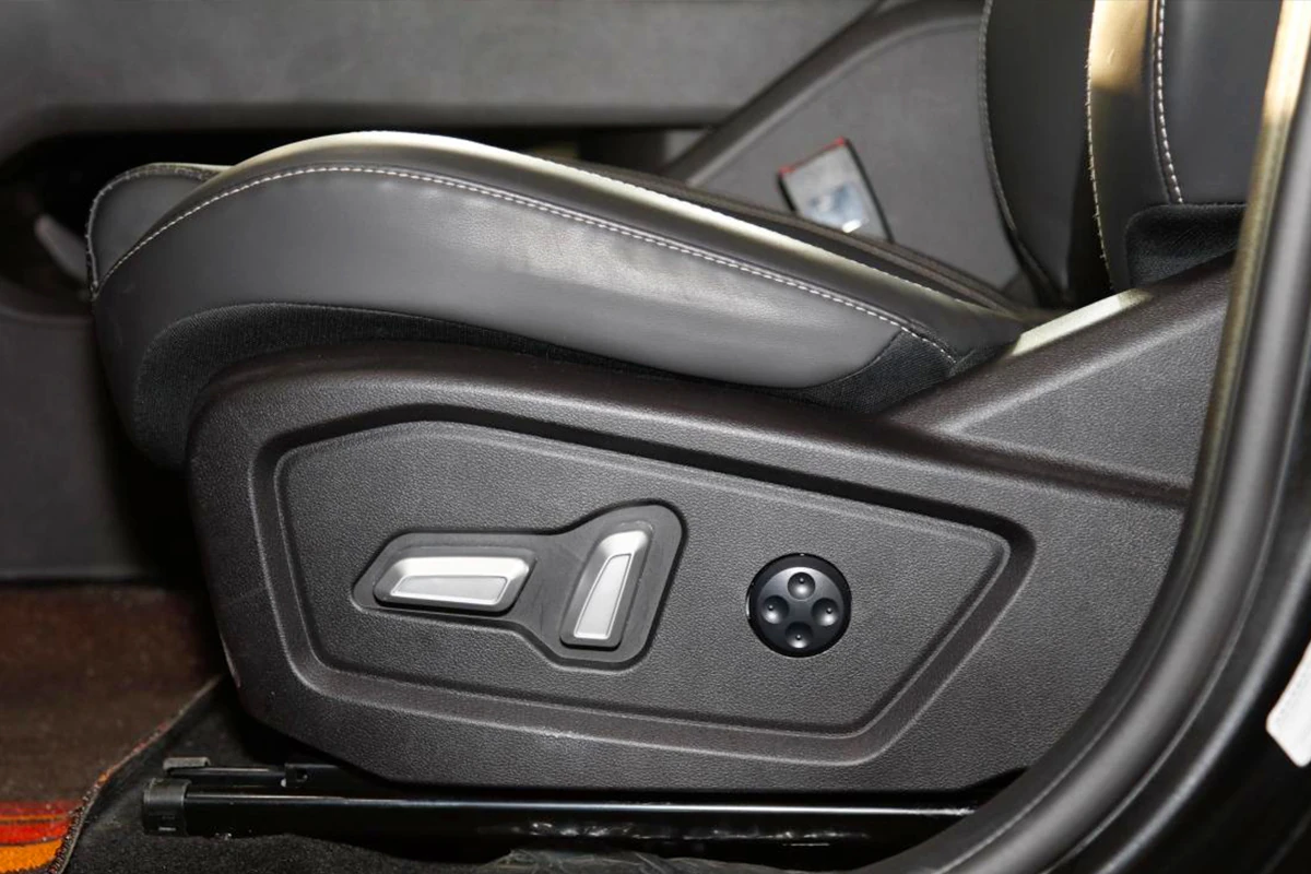 Automotive connector applications for electronic modules-1